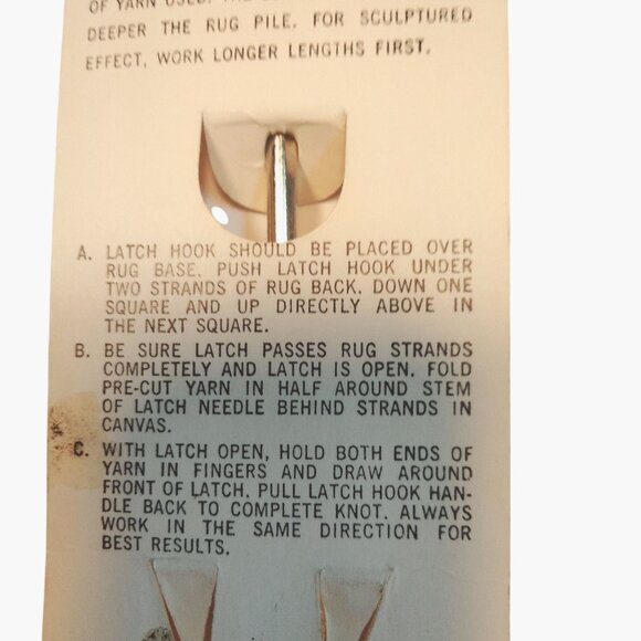Susan Bates Latch Hook Rug Tool Wood Handle Vintage New on Card - Picture 4 of 8